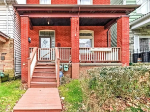Delightful Pittsburgh Home Near Sports Stadiums!