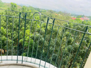 Chateau Elysee a1 near Airport,Wifi Netflix Kitchen