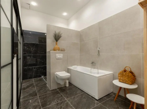 SUPER CENTRAL 2BR-2BT with Balcony&View&Sauna&Jacuzzi