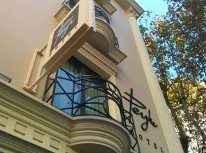 Peyk Hotel