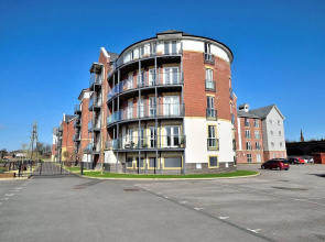 Racecourse Serviced Apartments