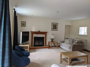 Spacious, Refurbished 4-bed Cottage nr Aboyne