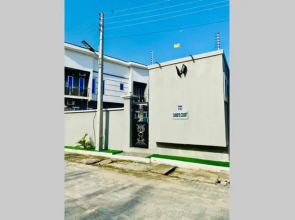 DELIGHTFUL ! 3 BEDROOM TERRACE DUPLEX EN-SUITE LEKKI AIRCON WiFi