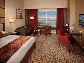 Отель Khalidiya Palace Rayhaan by Rotana 