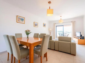 Bright and Comfortable 2 Bedroom Apartment in Porto de Mos by Ideal Homes