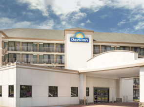 Days Inn by Wyndham Columbus-North Fort Moore