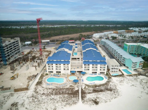 Roomy loft condo on the sugar sands of Orange Beach with mulitple pools