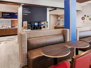Holiday Inn Express & Suites Marion by IHG