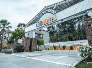 Tilt Hotel Universal/Hollywood, an Ascend Collection Hotel