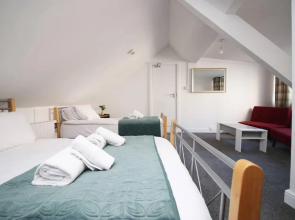 4 Bed Flat - Sleeps 4 - Parking - Wifi