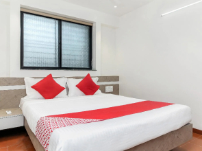 OYO Flagship 22650 Ashirwad Lodge