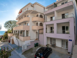 Beautiful Apartment in Drvenik With Wifi