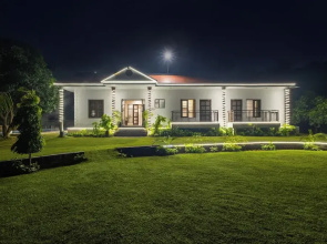 Alaya Stays 5 BHK Pet friendly with pvt pool - Ashirwad Farms
