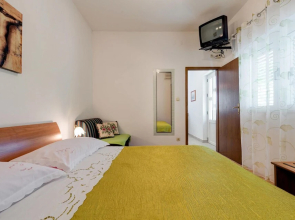 Stunning Apartment in Lokva Rogoznica With Jacuzzi, 1 Bedrooms and Wifi