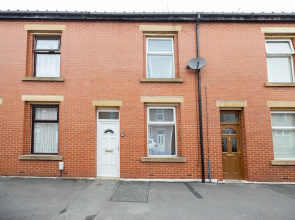 Captivating 2-bed House in Blackburn