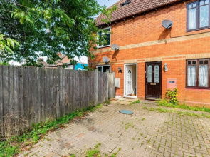 Immaculate 2 - Bedroom House in Milton Keynes