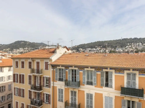 Elegant Holiday Home in Nice with Balcony