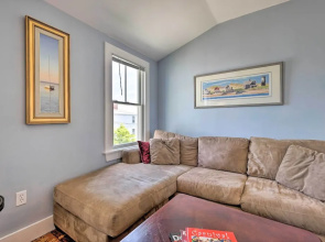 'captain's Quarters' Updated Provincetown Apt