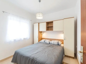 Stunning Home in Veli Rat With Wifi and 2 Bedrooms