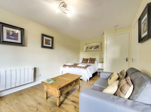 Stunning Studio Apartment Castle View