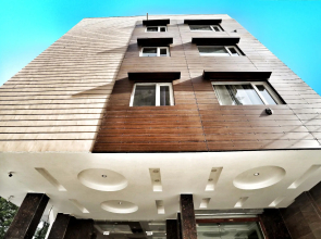 Hotel Aerocity Purple Orchid