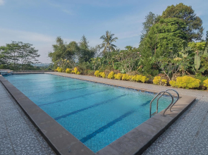 RedDoorz Premium @ Fafa Hills Resort Puncak
