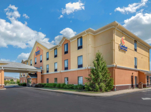 Comfort Inn & Suites Muncie Near University