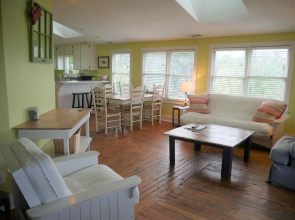 Plum Crazy Up - 2 Br Townhouse