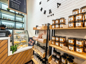 Siam Subway Hostel and Café