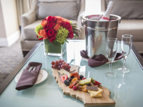 Omni Los Angeles Hotel at California Plaza