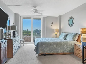 Anchorage Resort Siesta Key 6th Floor 2 Bedroom Condo Beach Access 0890