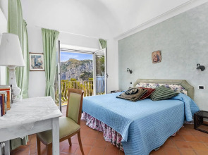 Charming Villa in Capri with pool and sea-view-VILLA MARINA