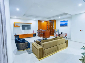 Alisa Hotel Tema
