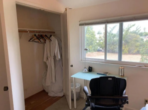 Gorgeous Queen Bedroom in Lg Saratoga House - Cars Available