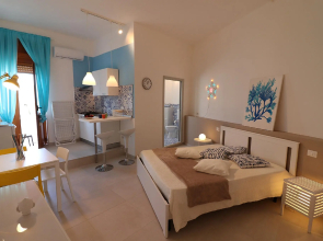 Casa Maya Modern Open-space Apartment Steps From Otrantos Seafront