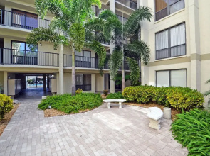 Bay Oaks - E82
