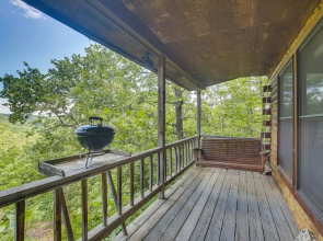 Studio w/ Mtn Views, 1 Mi to Thorncrown Chapel!