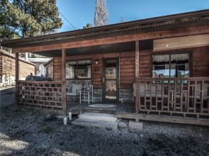 Alpine Cabin, 3 Bedrooms, Hot Tub, Deck, Sleeps 8