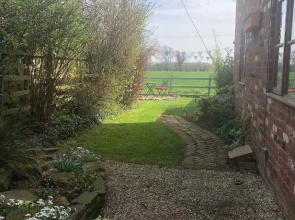 Soldiers Cottage, with HOT TUB, dog friendly, great views