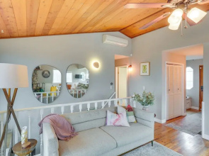 Mid-century Mod Cottage, Steps to Lake Gregory!