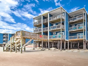 North Topsail Beach Condo w/ Balcony!