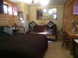 Calgary City View by Elevate Rooms