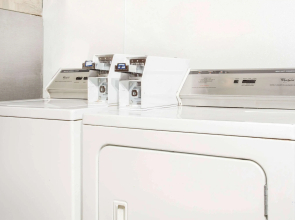 Super 8 by Wyndham Kingman