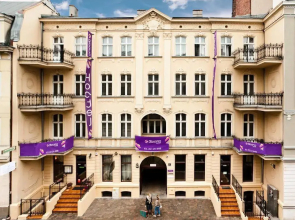 Blooms Boutique Hostel