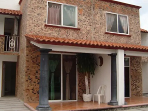 Casa De Los Almendros