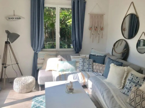 Cap d'Antibes 50m from the beach 3 bedrooms/Pool