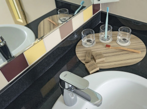 Robinson Camyuva - Adults only