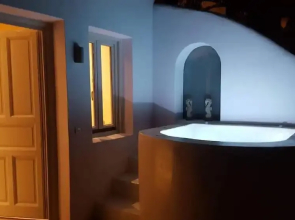 The Muse Of Santorini - Jacuzzi Suites