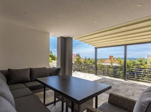 Spacious Pool Apartment Crikvenica