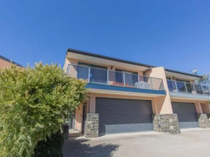 Acacia 5/2 Kirwan Close